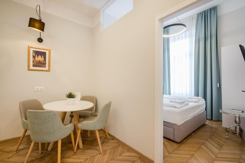 Klauzal City Garden Apartments - 2-Bedroom K34 Budapest Luaran gambar