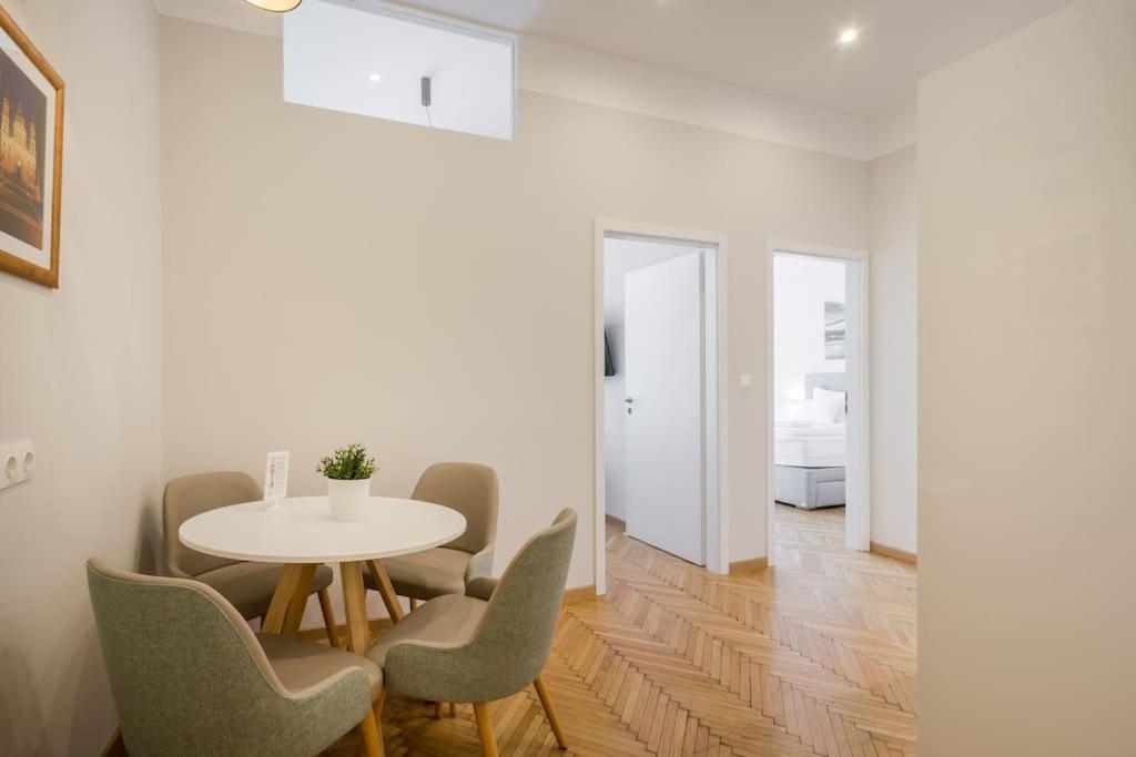 Klauzal City Garden Apartments - 2-Bedroom K34 Budapest Luaran gambar